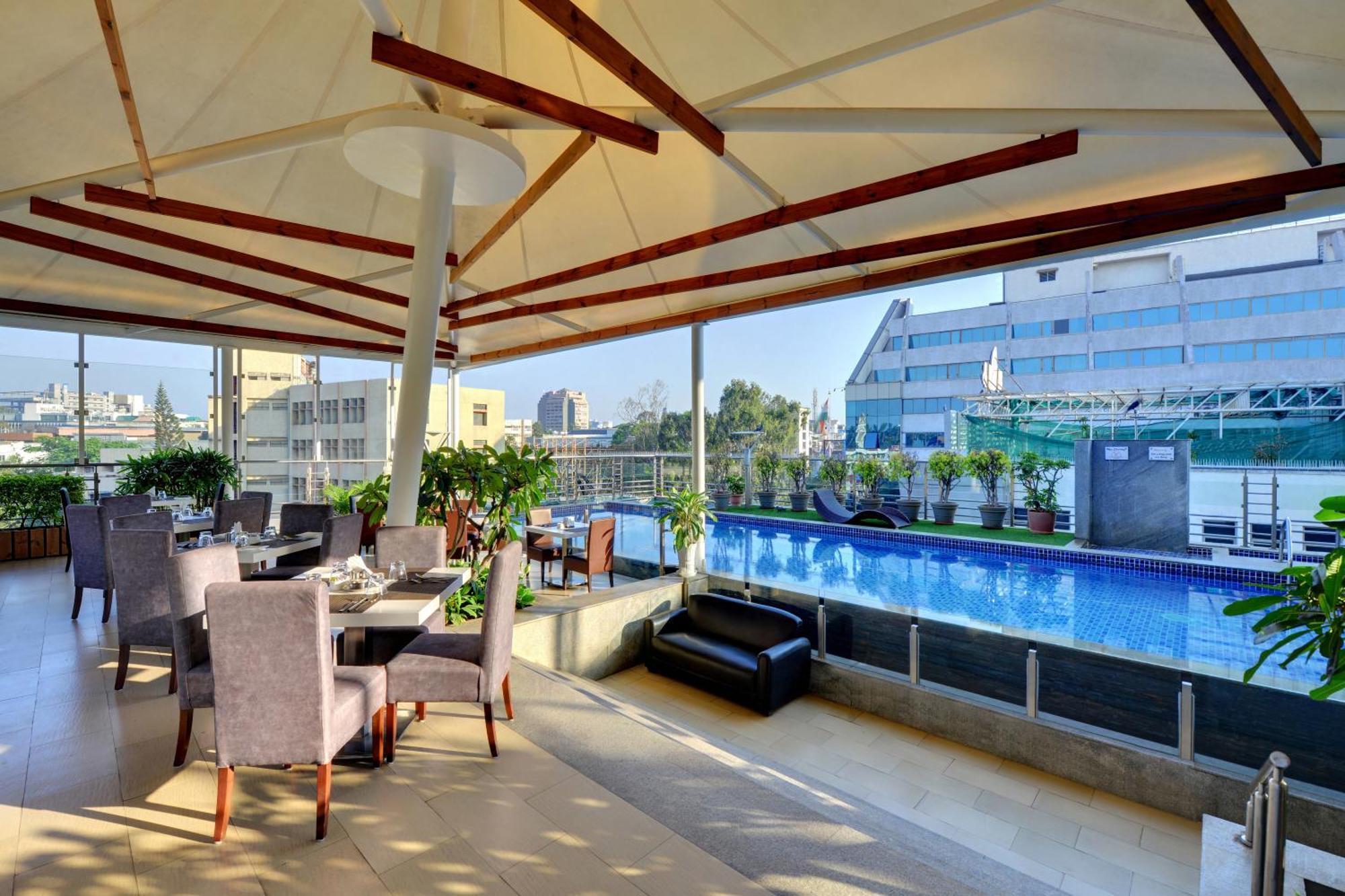 Iris The Business Hotel Bangalore Exterior foto