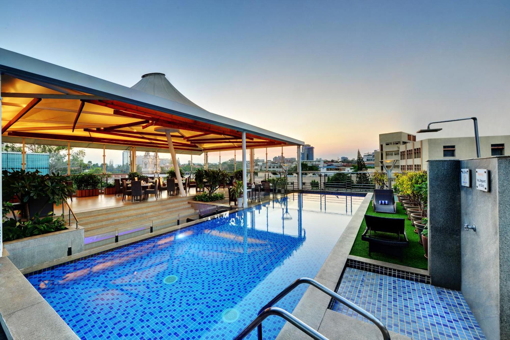 Iris The Business Hotel Bangalore Exterior foto